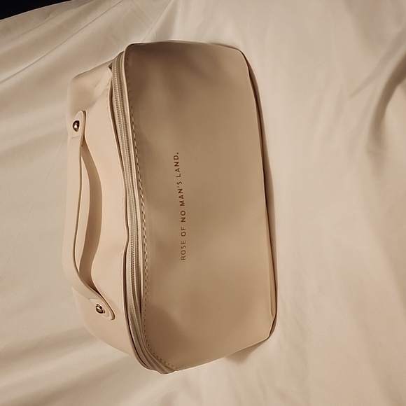 Makeup bag - Picture 1 of 3